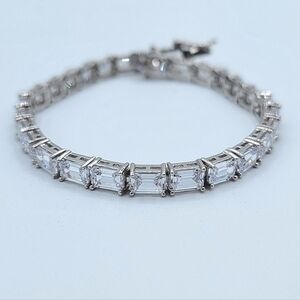 Silver Crystal Bracelet NWT #2391